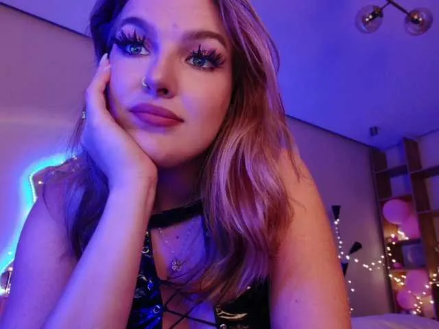 Live sex webcam photo for JulietaLean #278158940
