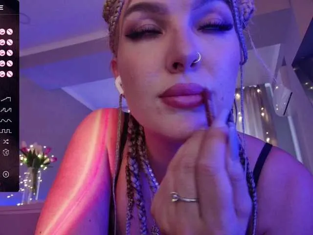 Live sex webcam photo for JulietaLean #289763613
