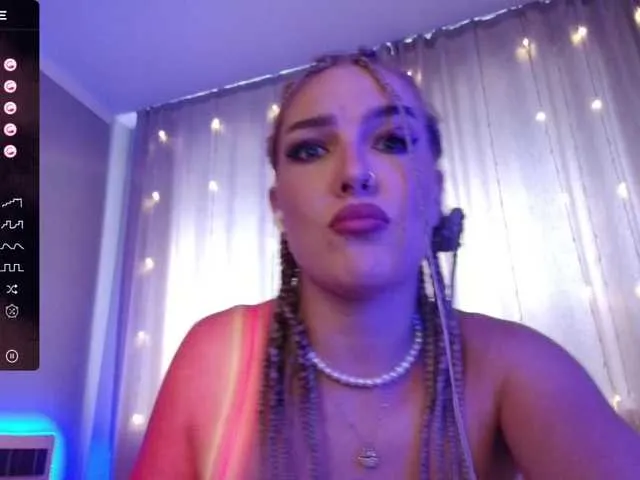 Live sex webcam photo for JulietaLean #289804065
