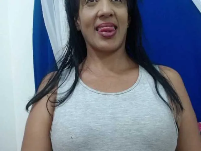 Live sex webcam photo for JulietaMilf #271808573