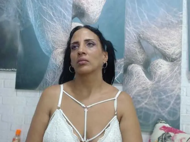 Live sex webcam photo for JulietaMilf #272573580