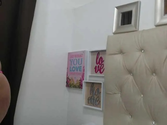 Live sex webcam photo for JulietaMilf #272650085