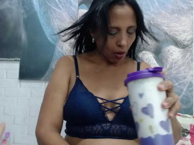 Live sex webcam photo for JulietaMilf #273342100