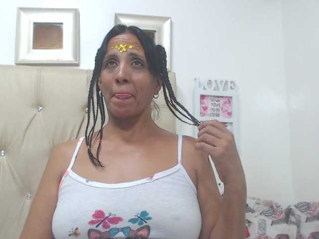 Live sex webcam photo for JulietaMilf #273505446