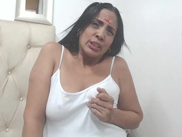 Live sex webcam photo for JulietaMilf #273554291