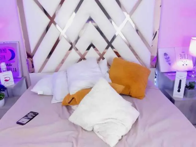 Live sex webcam photo for JulietaSquir #273641556