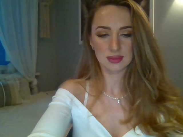 Live sex webcam photo for JulietteGlow #277979955