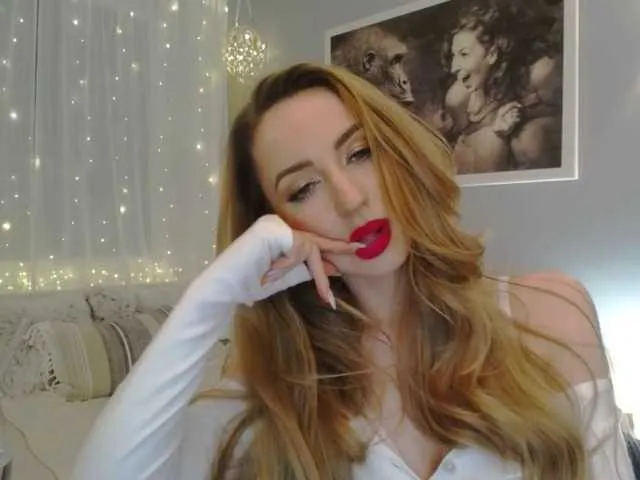 Live sex webcam photo for JulietteGlow #290303952