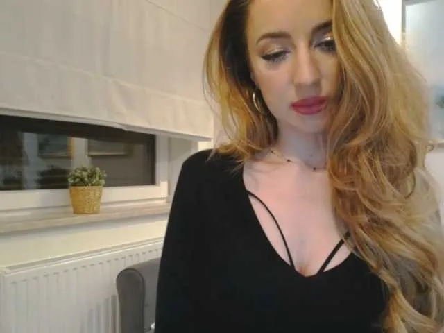 Live sex webcam photo for JulietteGlow #290455986