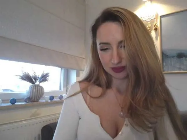 Live sex webcam photo for JulietteGlow #291186079