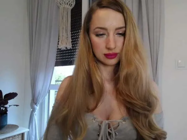 Live sex webcam photo for JulietteGlow #291522172