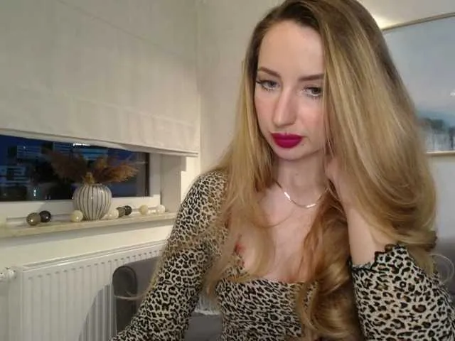 Live sex webcam photo for JulietteGlow #291792311