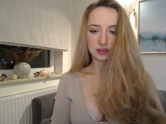 Live sex webcam photo for JulietteGlow #292122539