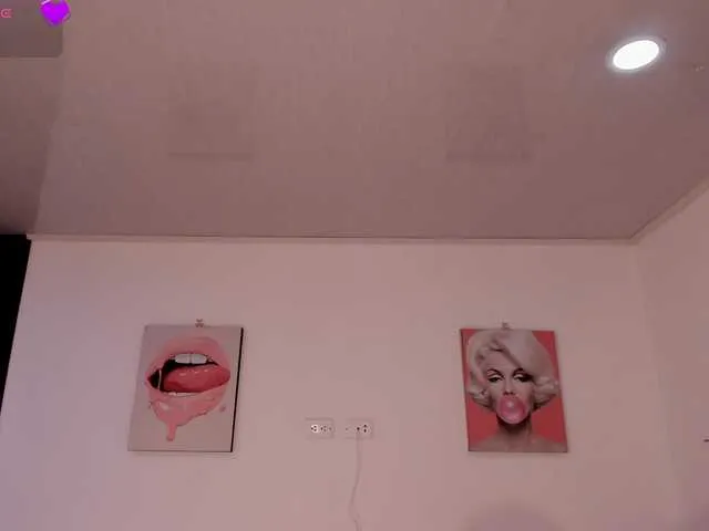 Live sex webcam photo for JuliietaMars #290367585