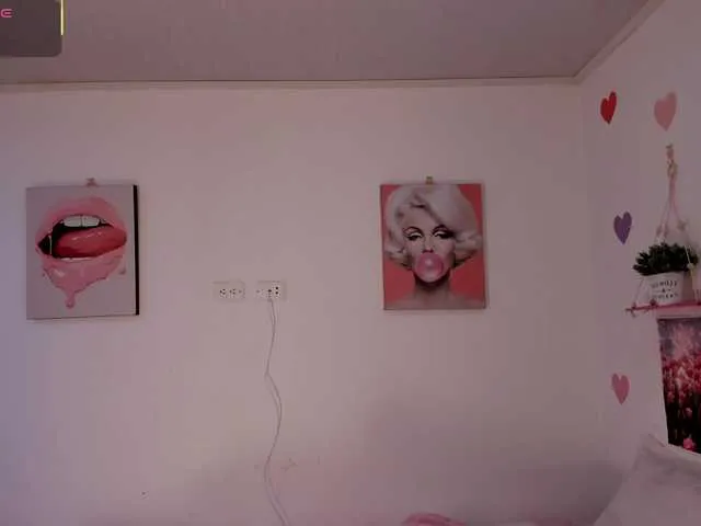 Live sex webcam photo for JuliietaMars #290661234