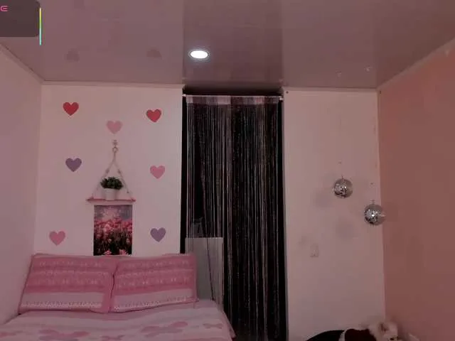 Live sex webcam photo for JuliietaMars #291061258