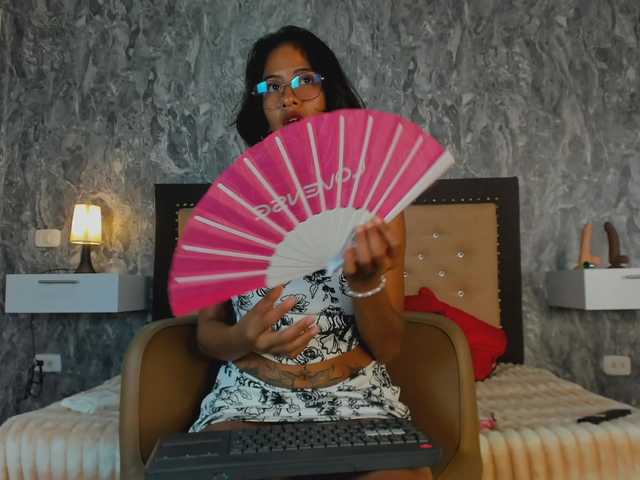 Live sex webcam photo for Julikim #290897078