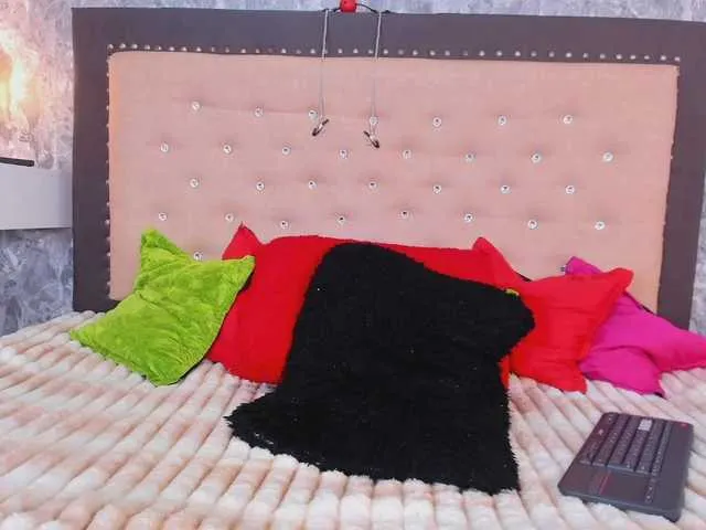 Live sex webcam photo for Julikim #290903777