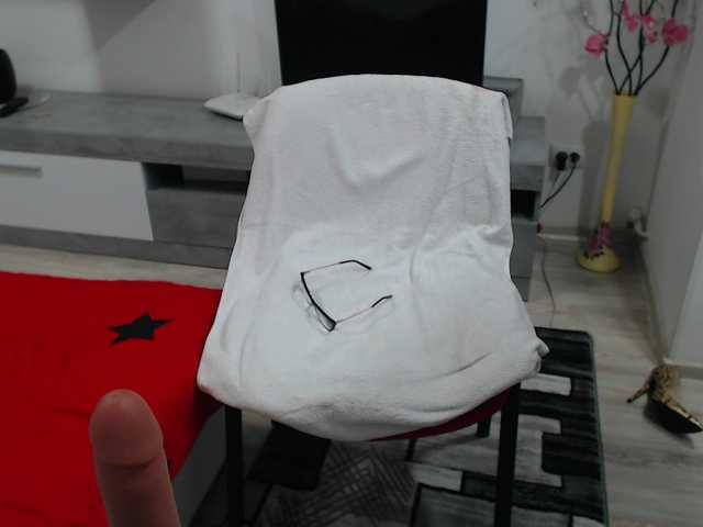 Live sex webcam photo for JullieMilf #289380305