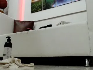 Live sex webcam photo for JulySophia #193324092