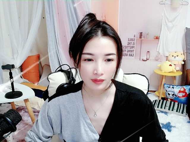 Live sex webcam photo for June-66 #273116342