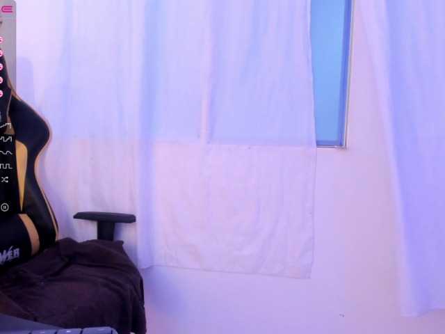 Live sex webcam photo for June-Dee #272824699