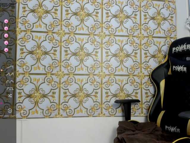 Live sex webcam photo for June-Dee #273156762