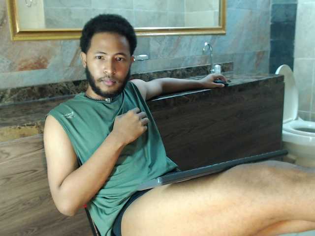 Live sex webcam photo for JuniorMcMiller #275549636