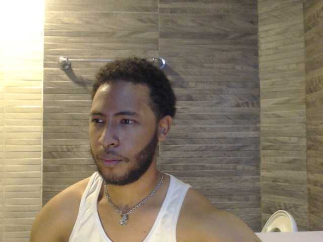 Live sex webcam photo for JuniorMcMiller #275603125