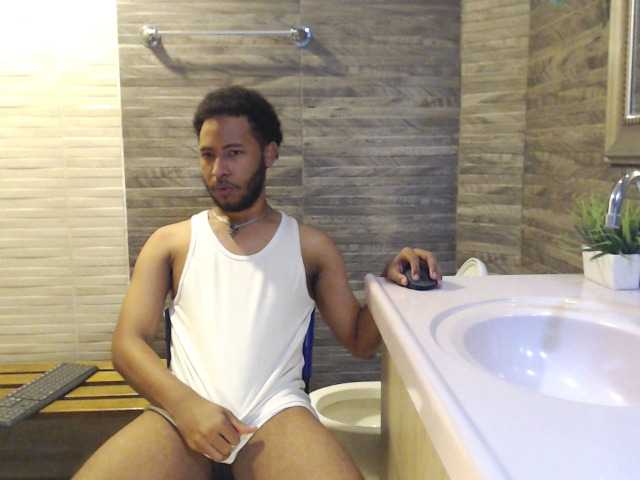 Live sex webcam photo for JuniorMcMiller #275623950