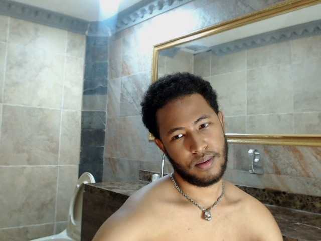 Live sex webcam photo for JuniorMcMiller #275637602