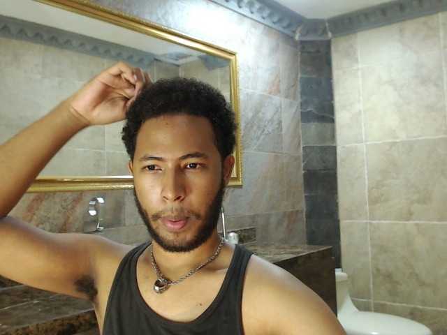 Live sex webcam photo for JuniorMcMiller #275673621