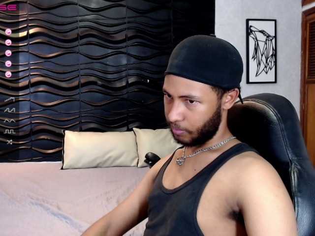 Live sex webcam photo for JuniorMcMiller #275755992