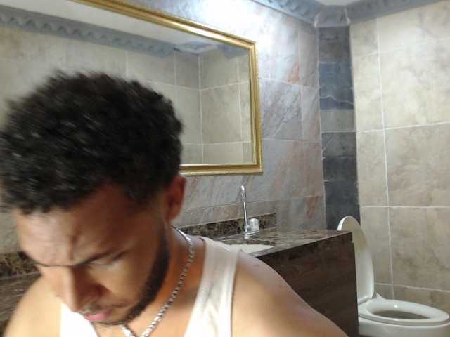 Live sex webcam photo for JuniorMcMiller #275881949