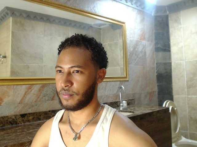 Live sex webcam photo for JuniorMcMiller #275919971