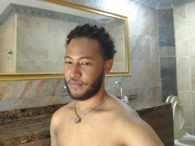 Live sex webcam photo for JuniorMcMiller #275963988