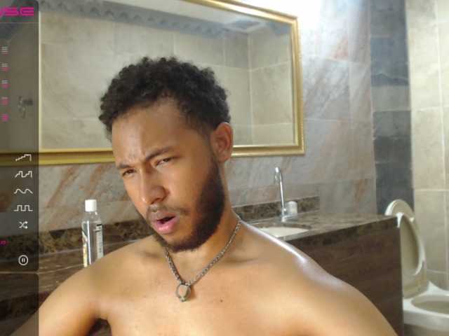 Live sex webcam photo for JuniorMcMiller #275995441