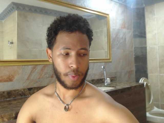 Live sex webcam photo for JuniorMcMiller #276029088