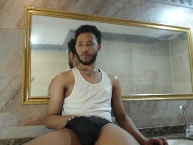 Live sex webcam photo for JuniorMcMiller #276044477