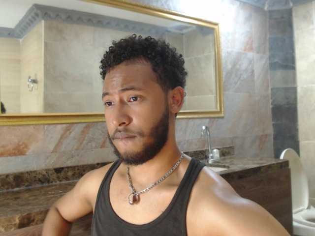 Live sex webcam photo for JuniorMcMiller #276063105