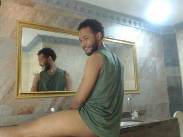 Live sex webcam photo for JuniorMcMiller #276077816