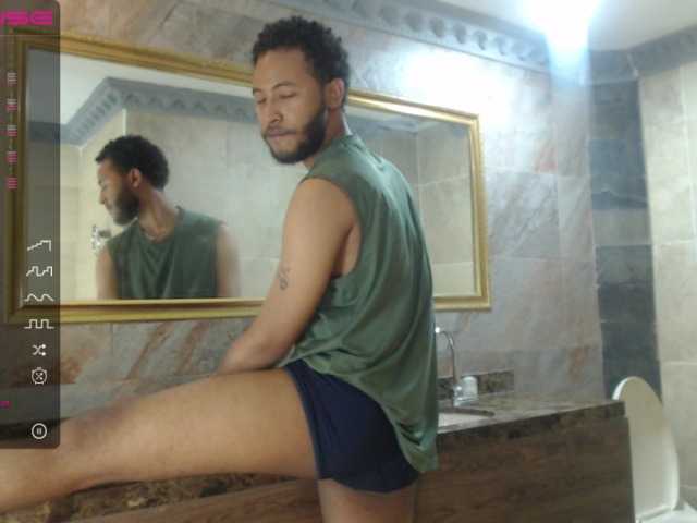 Live sex webcam photo for JuniorMcMiller #276085472