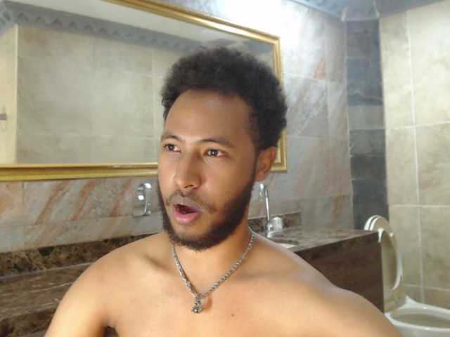 Live sex webcam photo for JuniorMcMiller #276105070