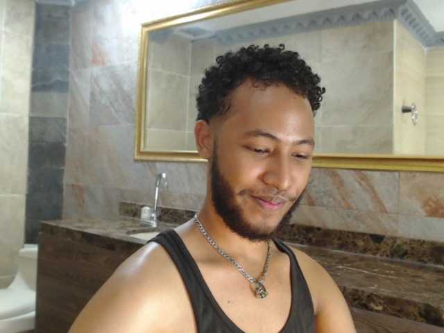 Live sex webcam photo for JuniorMcMiller #276127786