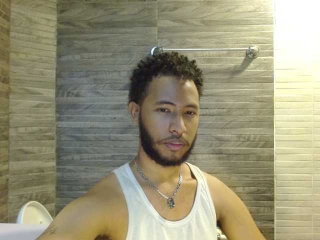 Live sex webcam photo for JuniorMcMiller #276216695