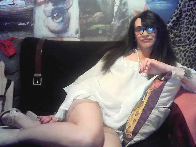 Live sex webcam photo for Juny-1 #274463218