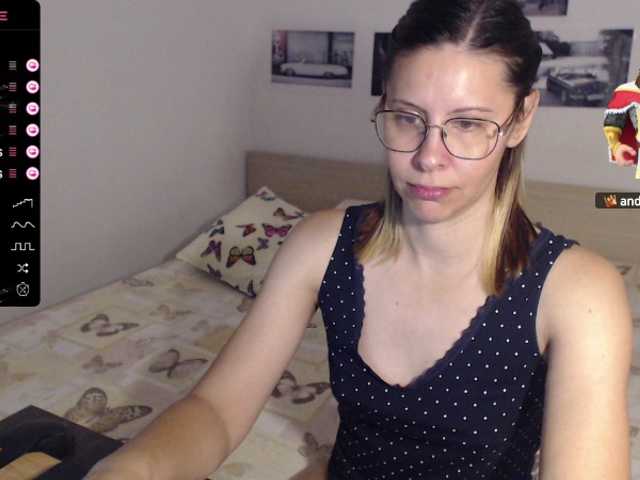 Live sex webcam photo for JustMeXY7 #276772427