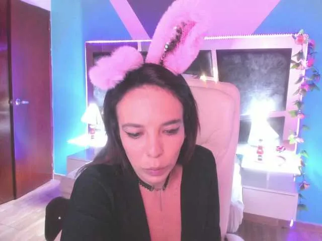 Live sex webcam photo for Justiiine #272999336