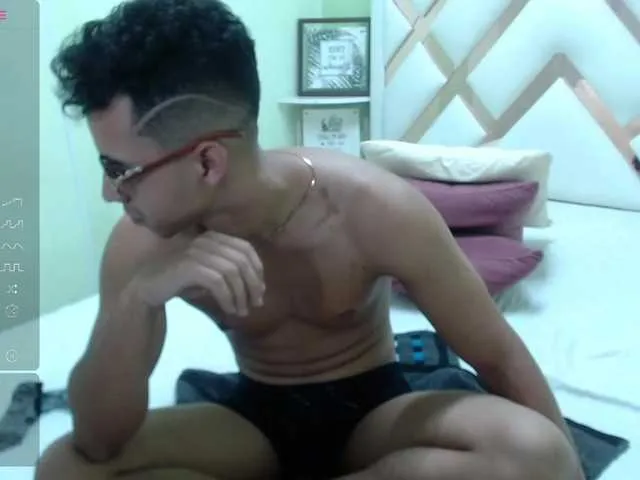 Live sex webcam photo for JustinMaverick #277591387