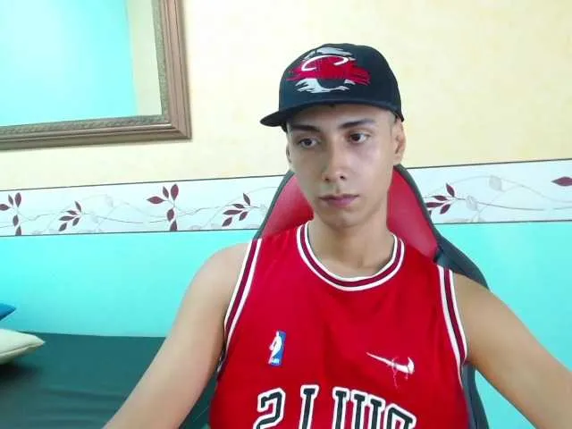 Live sex webcam photo for JustinMilers #275531409